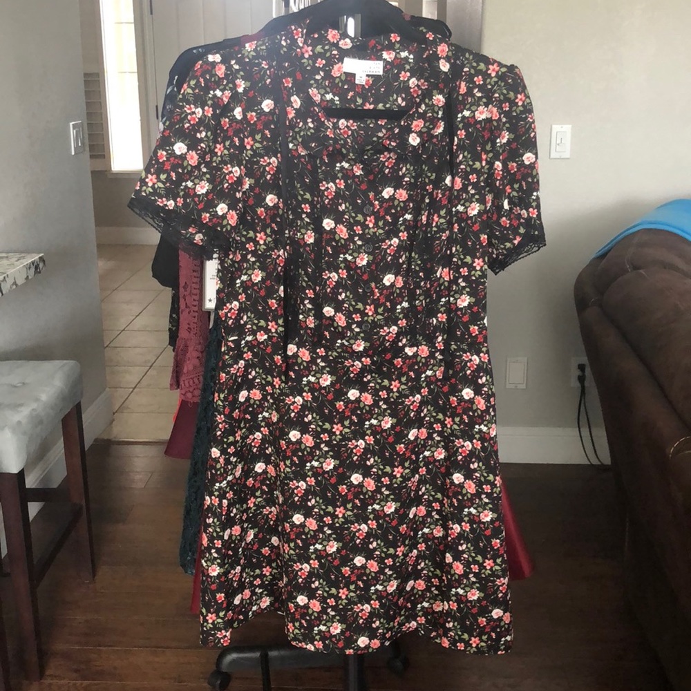 Juniors/misses/women’s Dress Medium